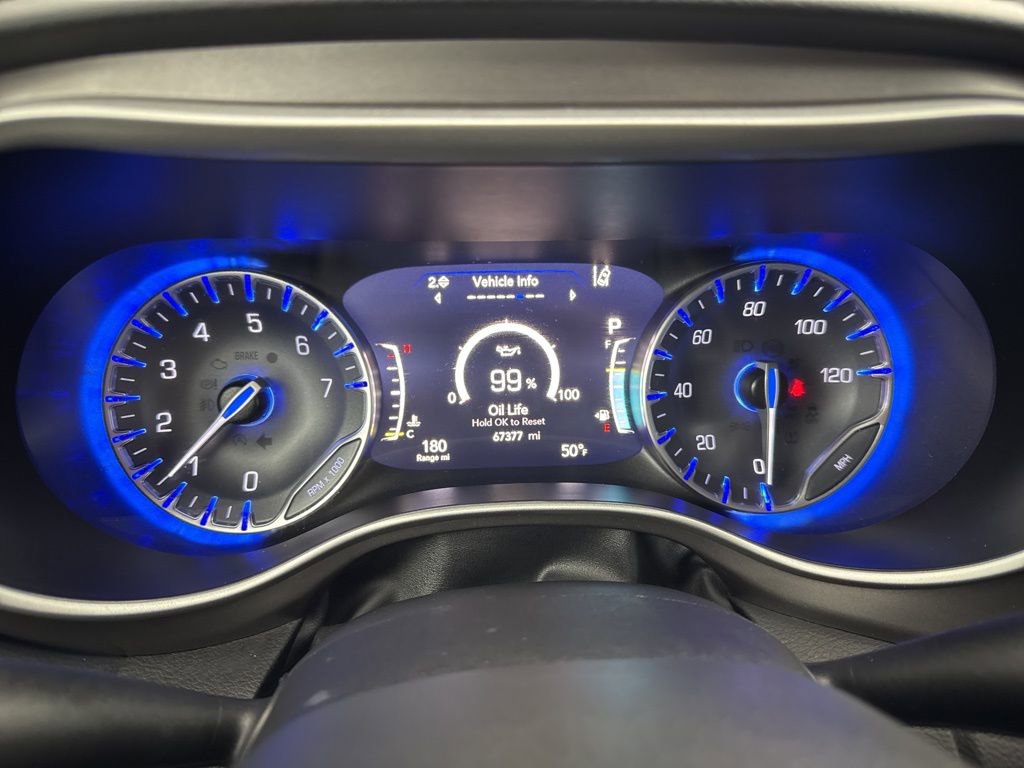 Used 2023 Chrysler Pacifica Touring-L FWD image 17