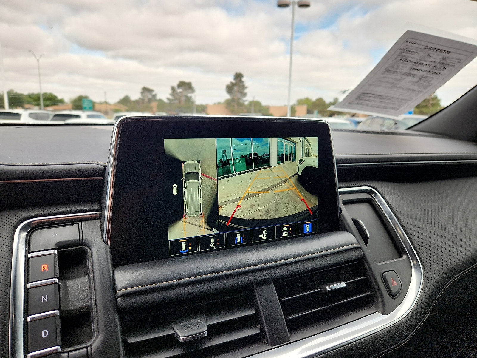 Used 2022 GMC Yukon XL SLT w/ SLT Luxury Package image 18