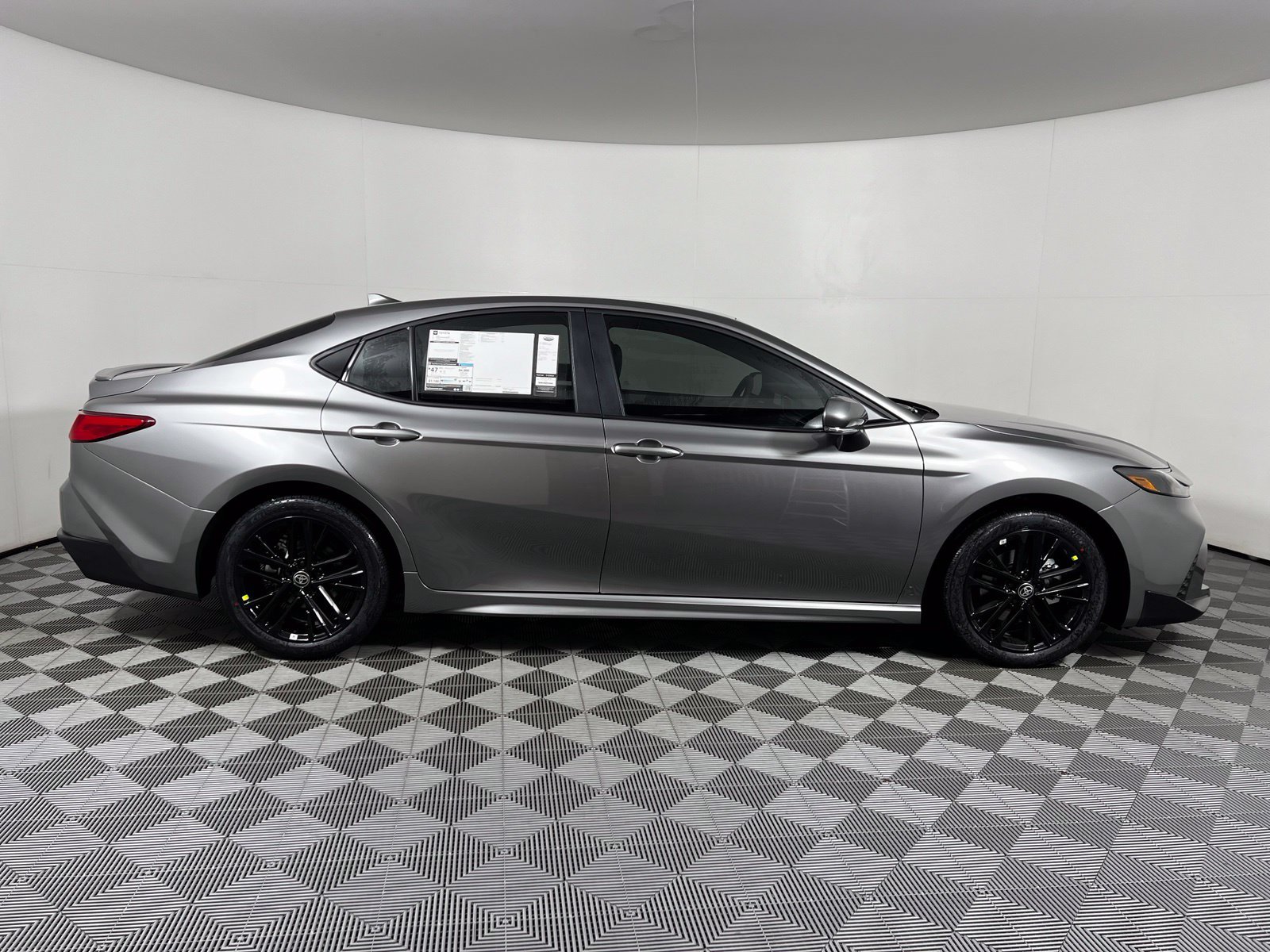 New 2027 Toyota Camry SE w/ Convenience Package FWD image 4