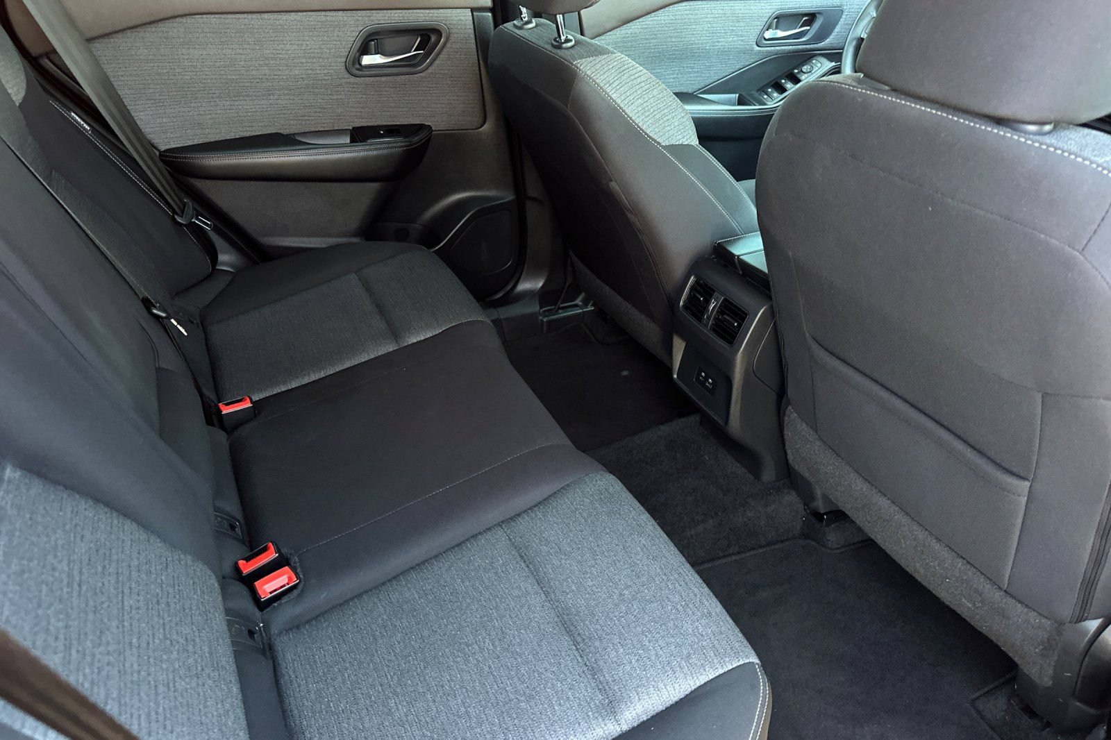 Used 2023 Nissan Rogue SV FWD image 19