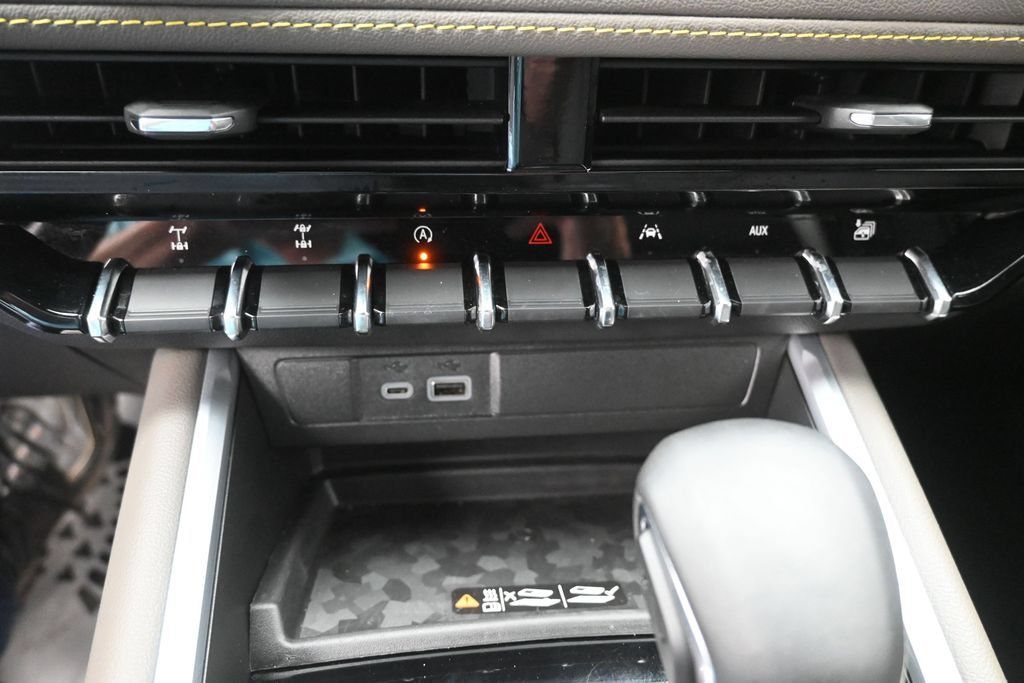 Used 2025 Chevrolet Colorado ZR2 w/ Technology Package AWD/4WD image 29