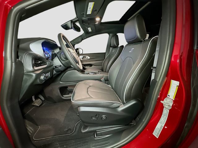 New 2026 Chrysler Pacifica Limited w/ S Appearance Package image 14