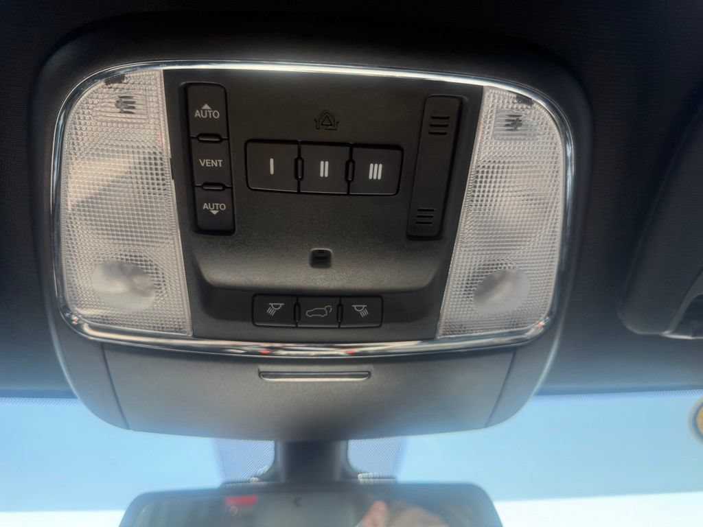 Used 2015 Jeep Grand Cherokee Limited AWD/4WD image 29