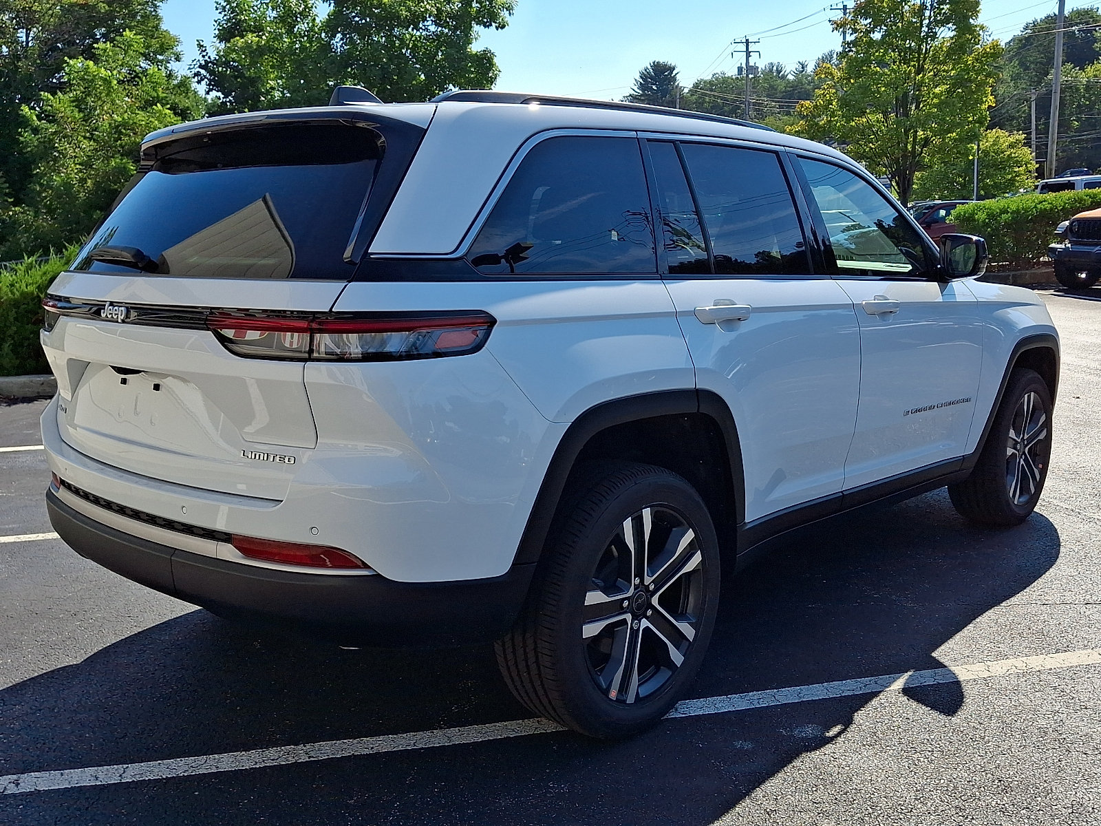 New 2027 Jeep Grand Cherokee Limited AWD/4WD image 3