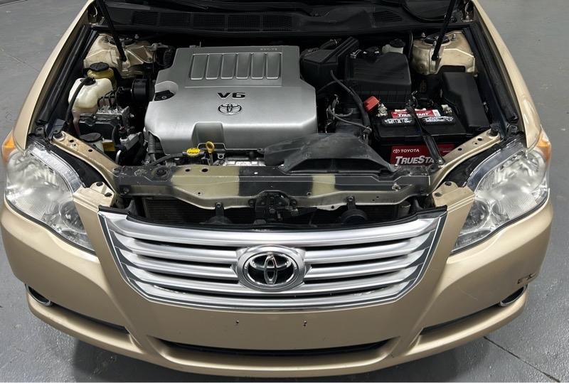 Used 2010 Toyota Avalon FWD image 16