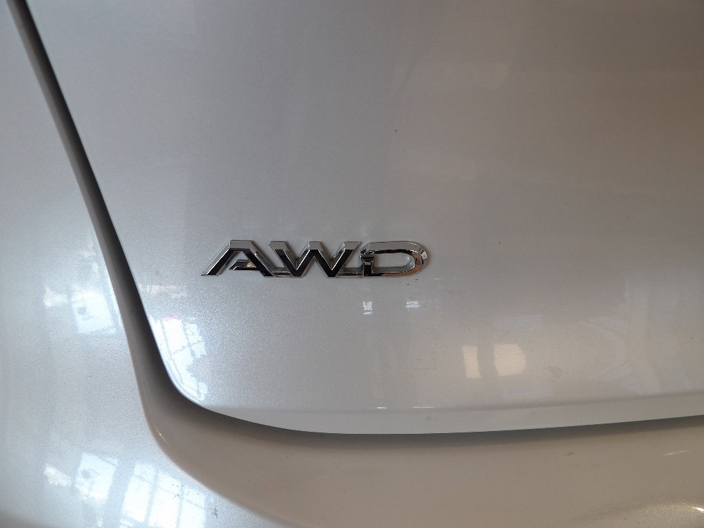 Used 2023 Toyota Crown XLE image 9