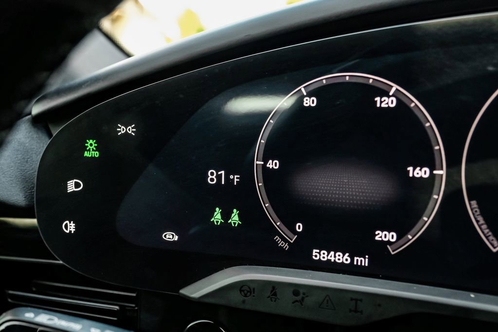 Used 2022 Porsche Taycan image 17