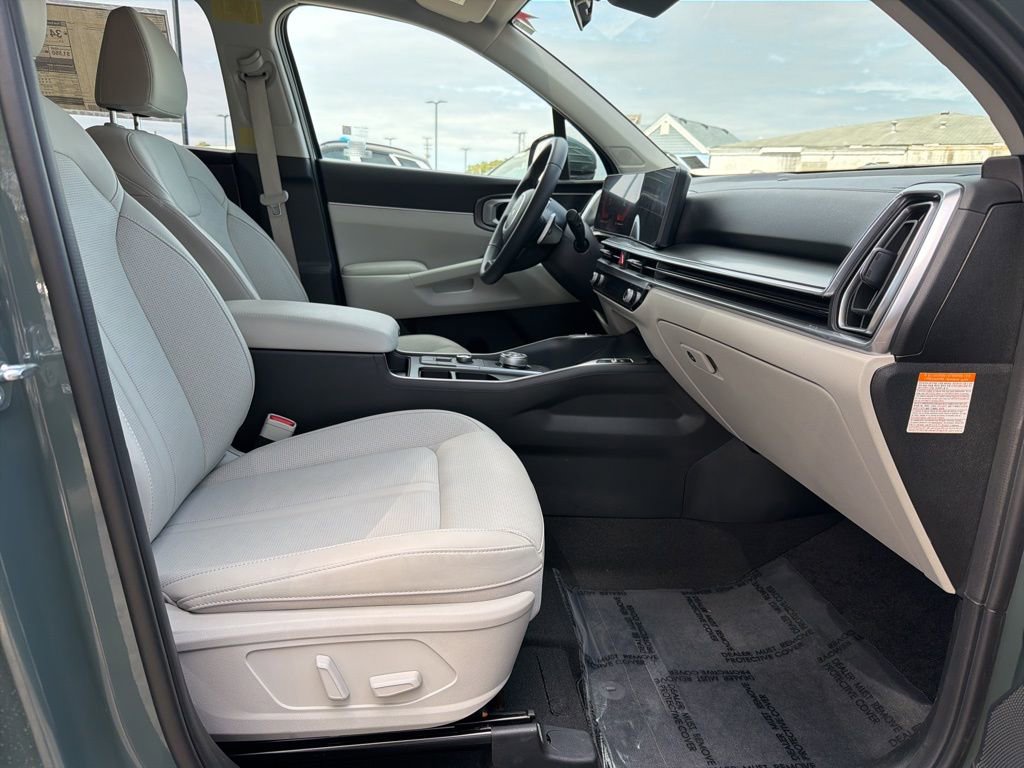 Certified 2025 Kia Sorento EX image 35