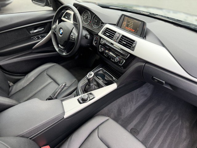 Used 2016 BMW 320i Sedan RWD image 19