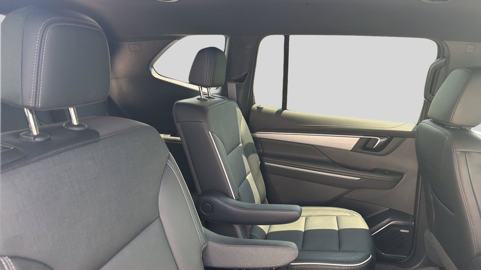 Used 2025 Buick Enclave Preferred AWD/4WD image 23