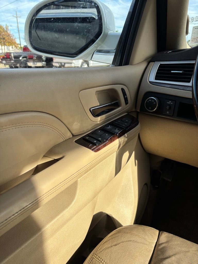 Used 2012 Cadillac Escalade ESV Luxury image 16