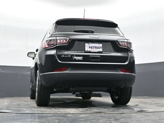 Used 2025 Jeep Compass Sport w/ Mopar Graphics Package AWD/4WD image 38