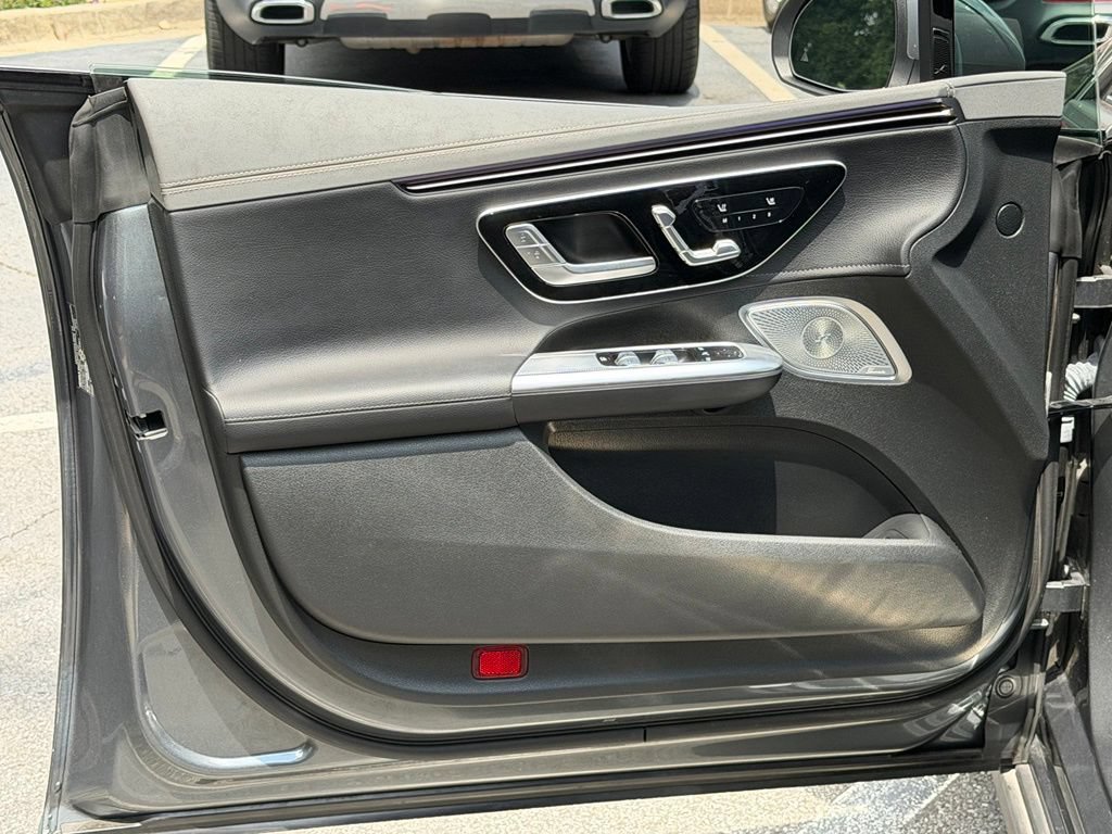 Used 2023 Mercedes-Benz EQE 500 4MATIC Sedan image 26