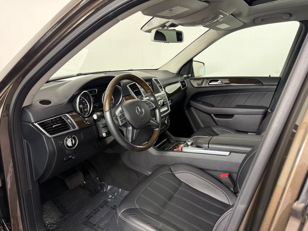 Used 2016 Mercedes-Benz GL 450 4MATIC w/ Premium I Package image 4