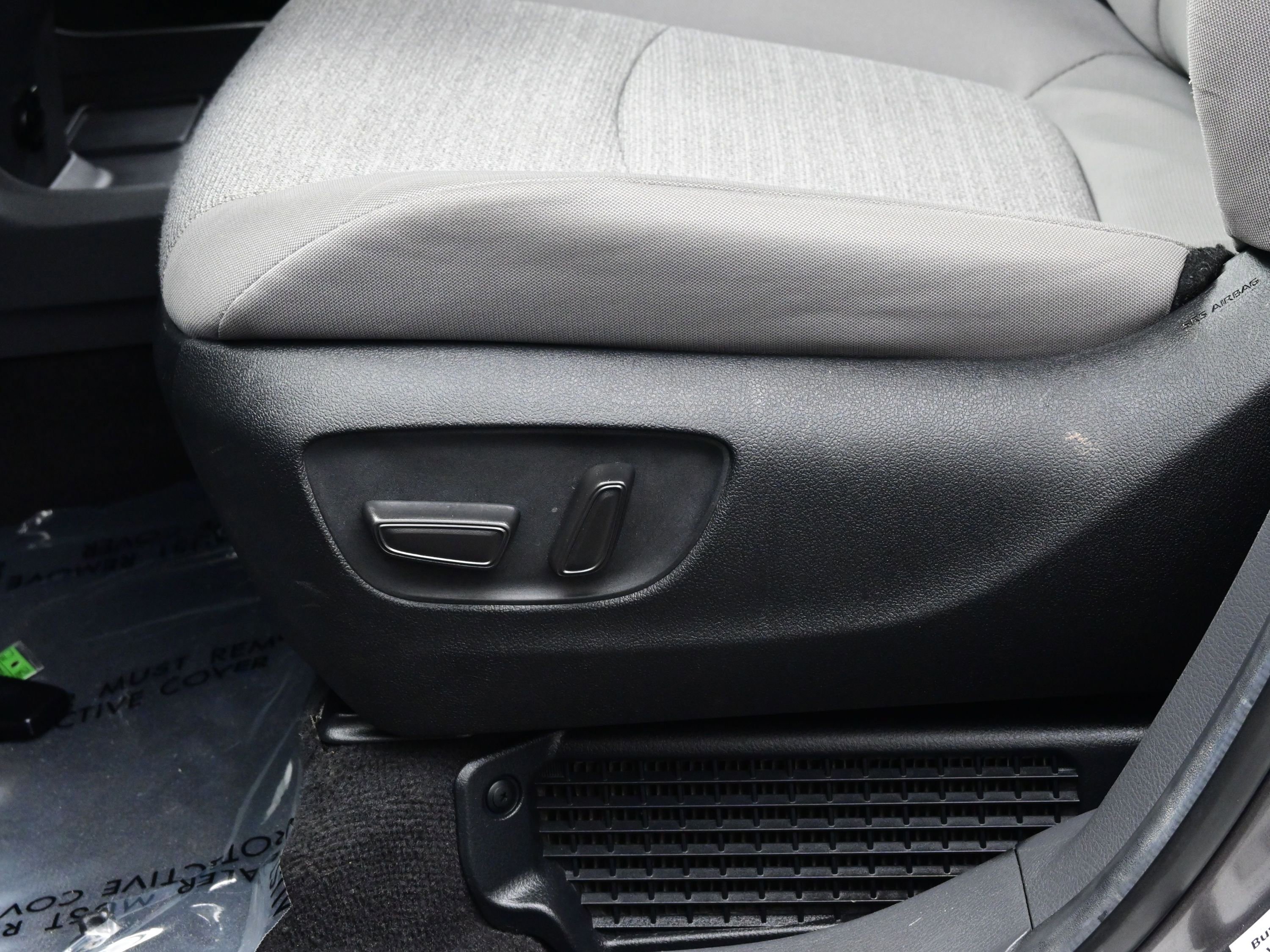 Used 2024 Toyota Sienna LE image 11