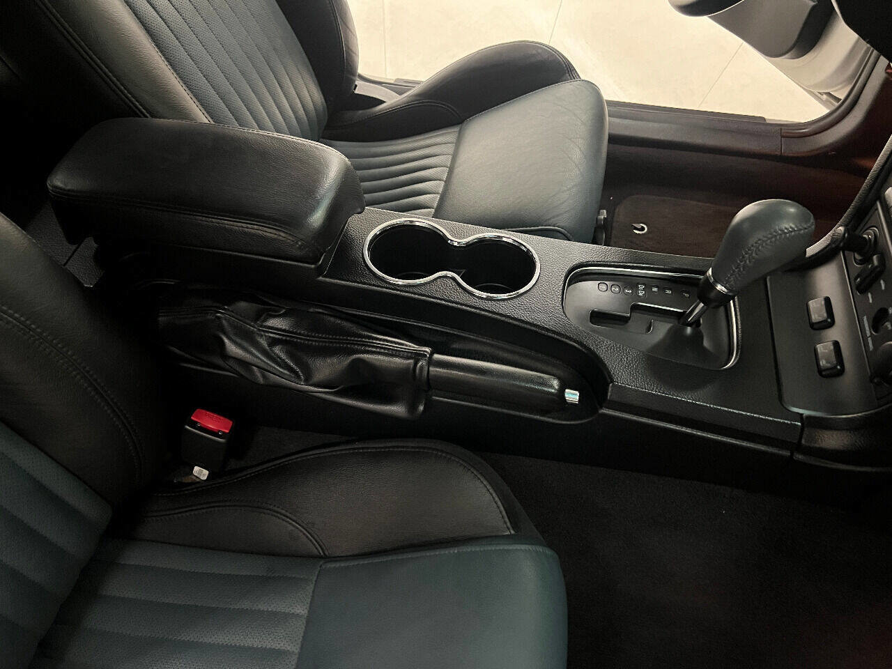 Used 2005 Ford Thunderbird Deluxe image 55