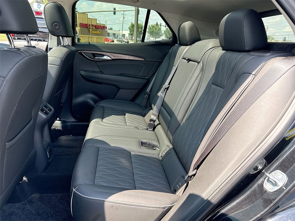 Used 2022 Buick Envision Avenir w/ Technology Package II image 23