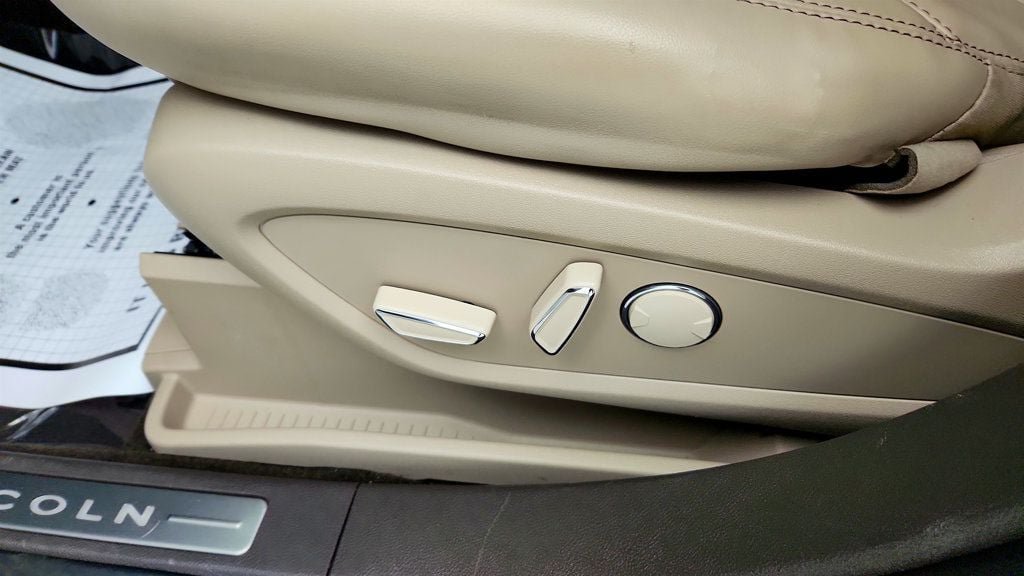 Used 2022 Lincoln Nautilus Reserve FWD image 12