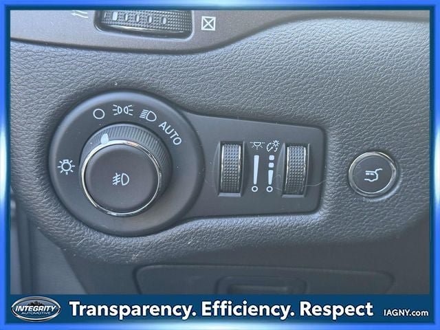 Used 2022 Jeep Cherokee Trailhawk w/ Comfort/Convenience Group AWD/4WD image 19