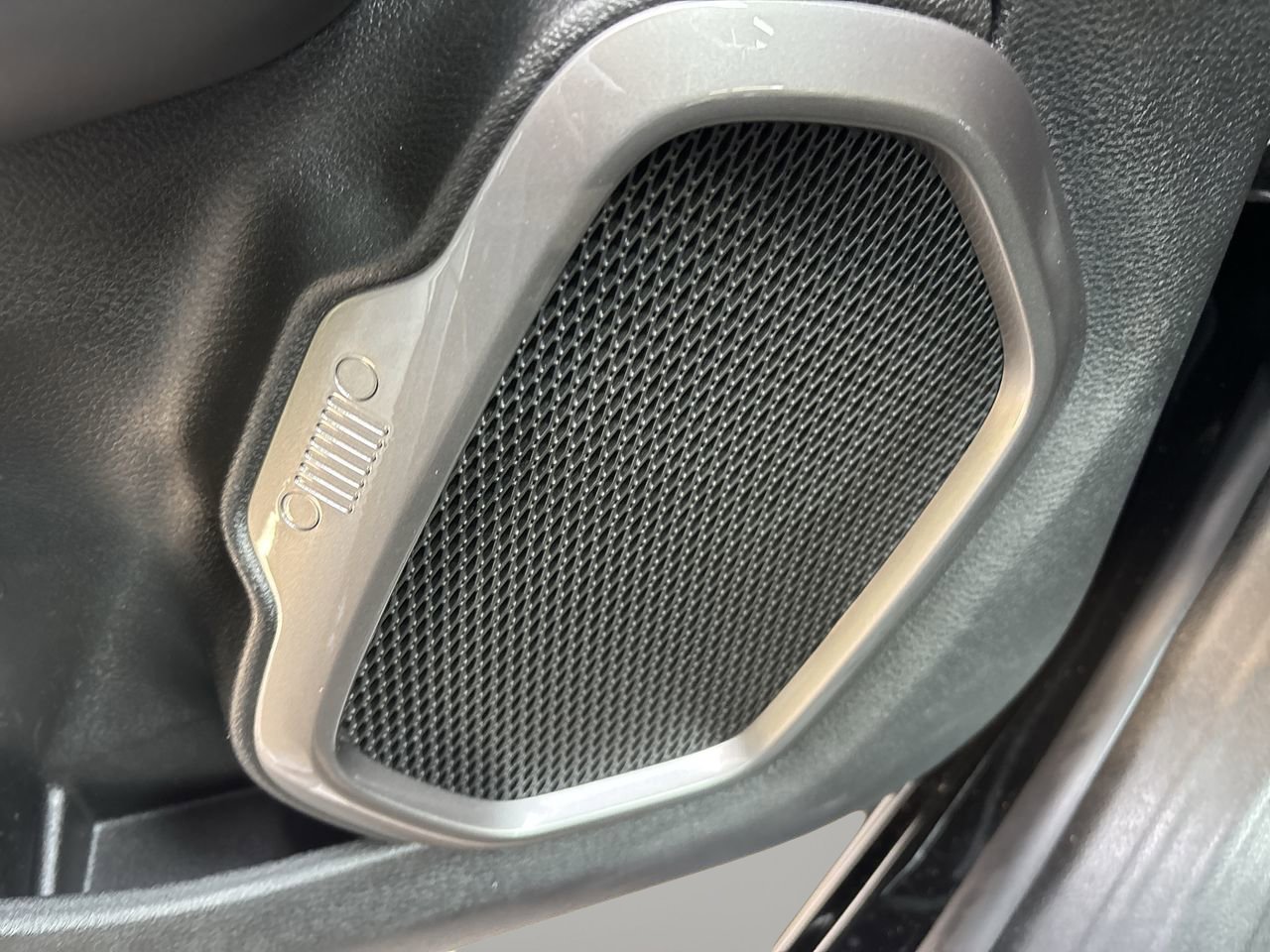 Used 2022 Jeep Renegade Latitude image 18