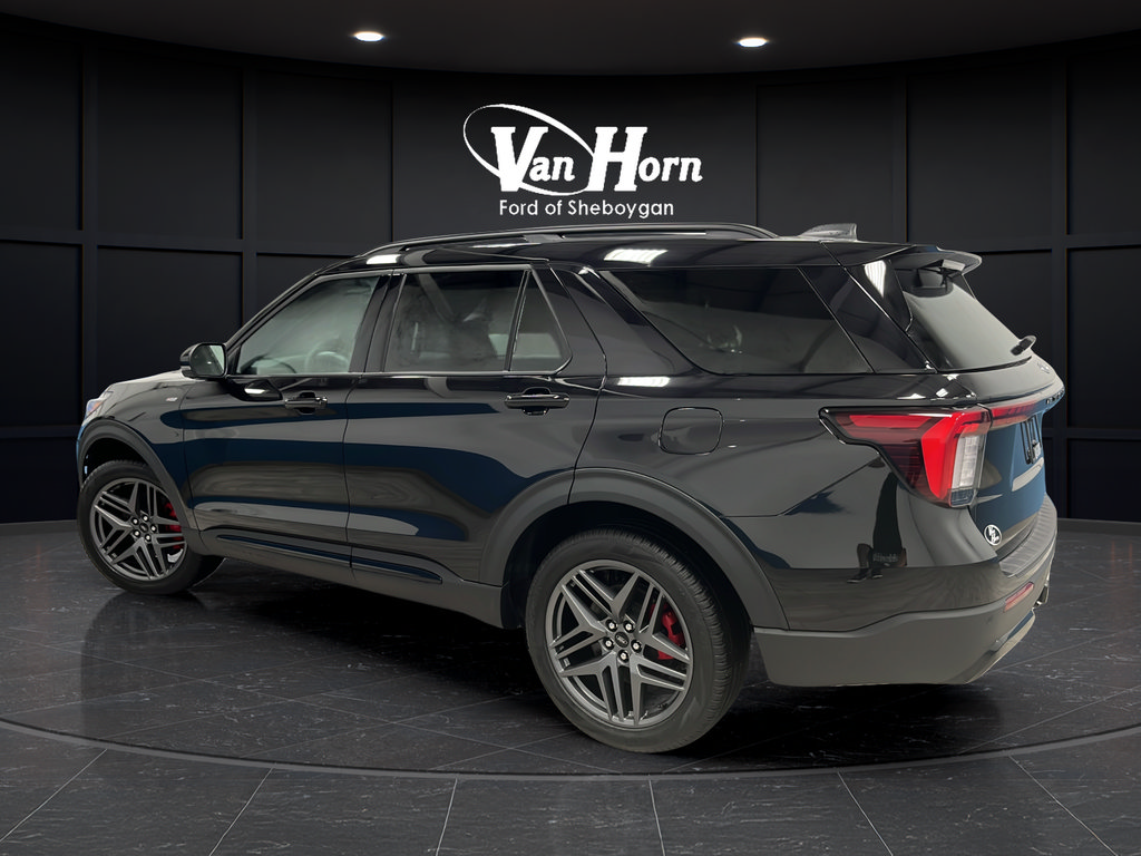 Used 2026 Ford Explorer ST-Line w/ ST-Line Street Pack AWD/4WD image 5