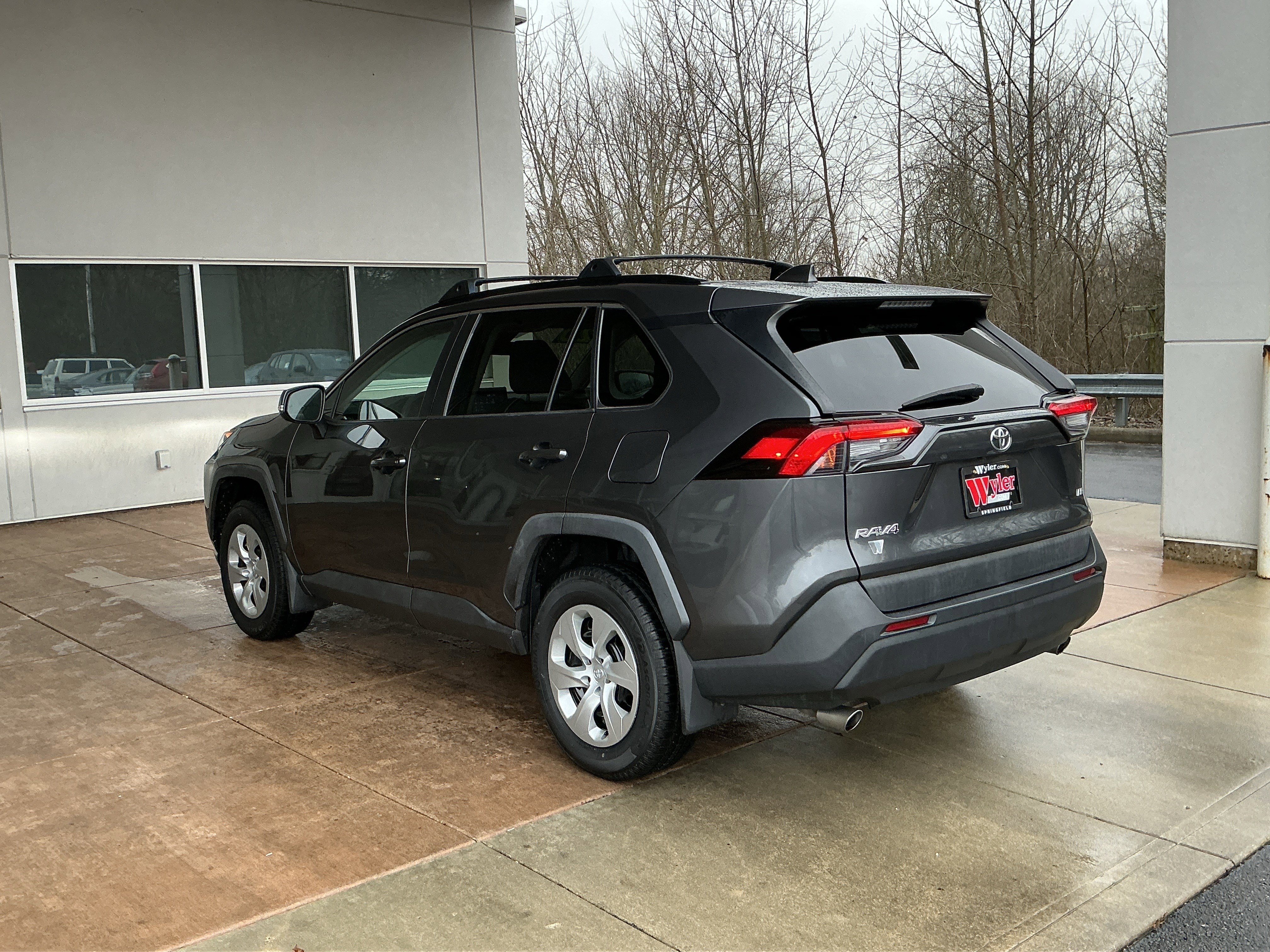 Used 2020 Toyota RAV4 LE image 20
