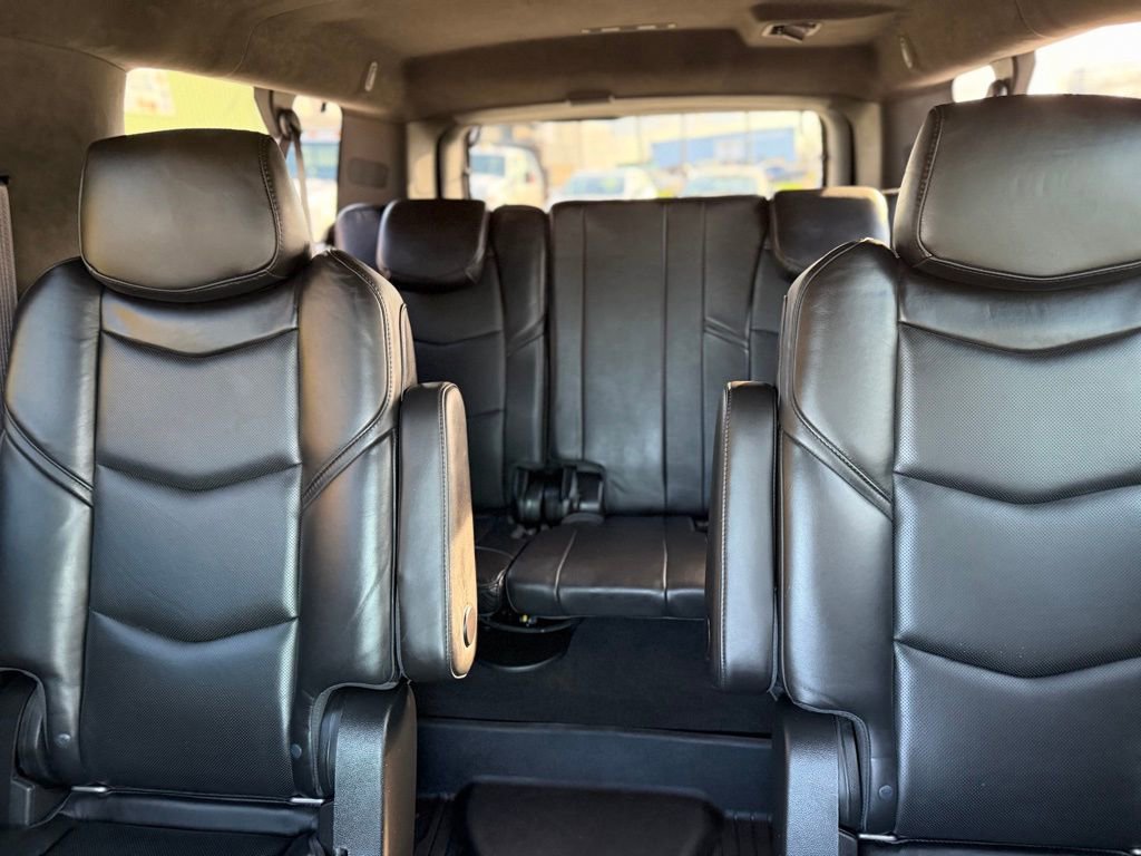 Used 2016 Cadillac Escalade ESV Platinum image 36