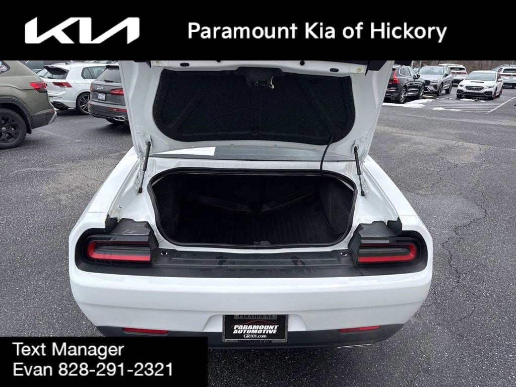 Used 2019 Dodge Challenger SXT w/ Blacktop Package image 10