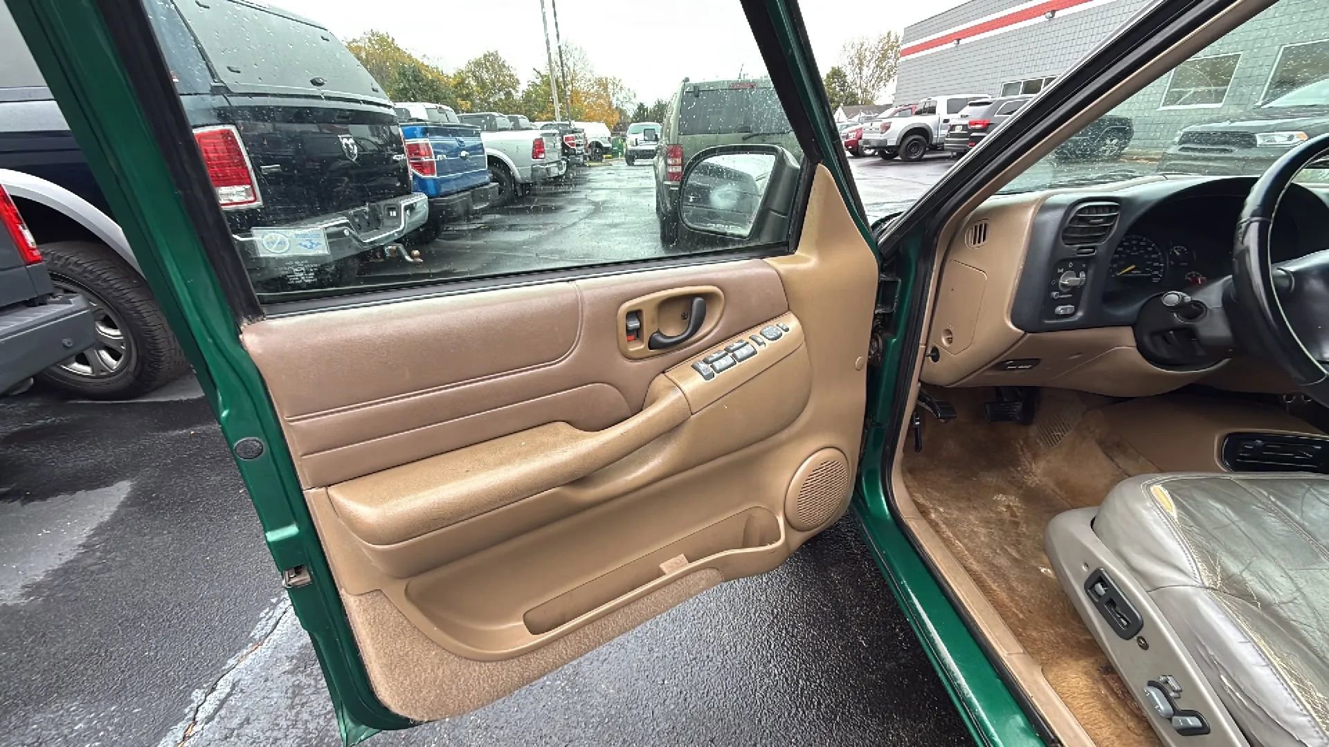 Used 2000 Chevrolet Blazer LT w/ LT Preferred Equipment Group image 9