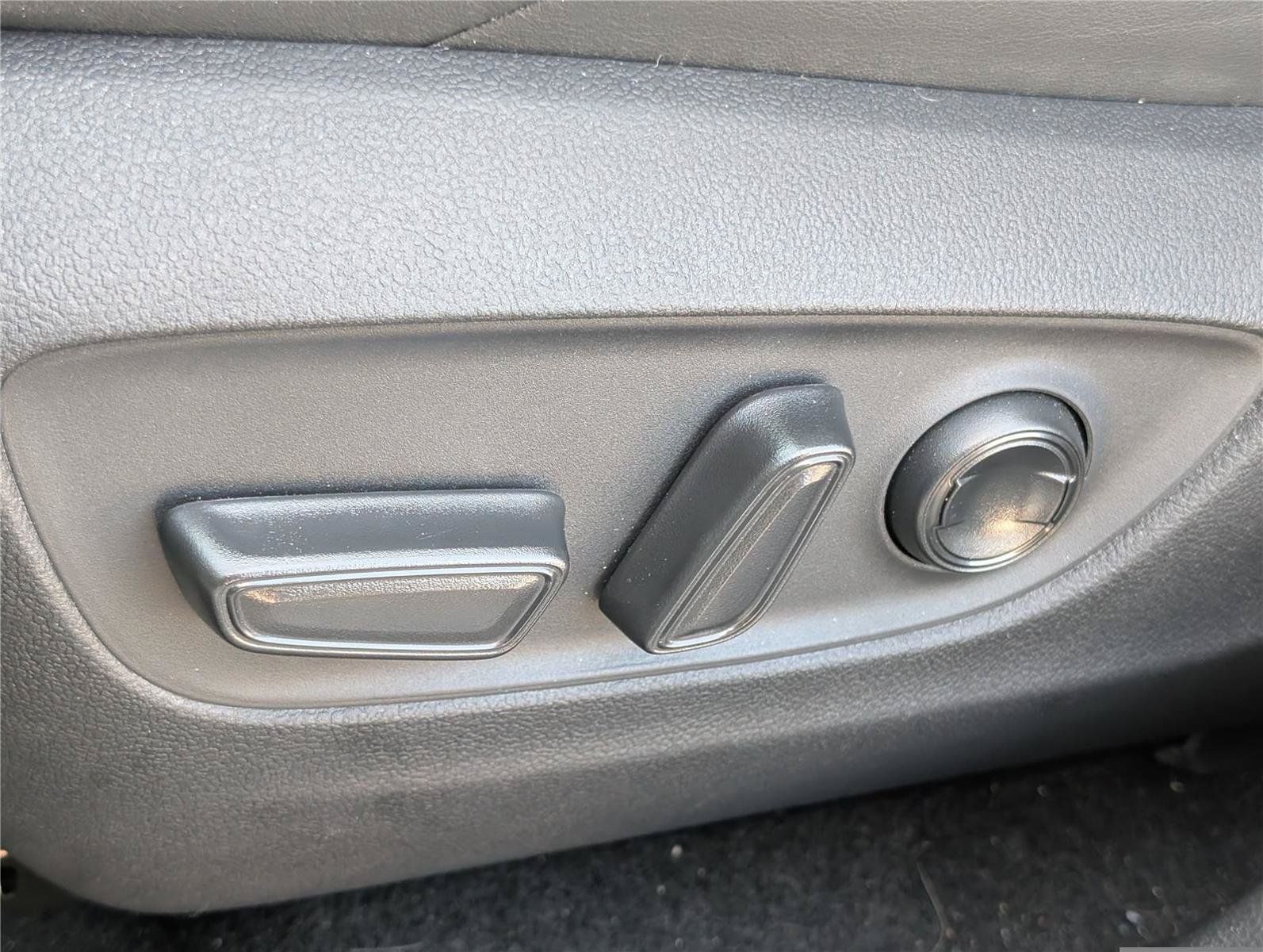 Used 2023 Toyota RAV4 XSE AWD/4WD image 19