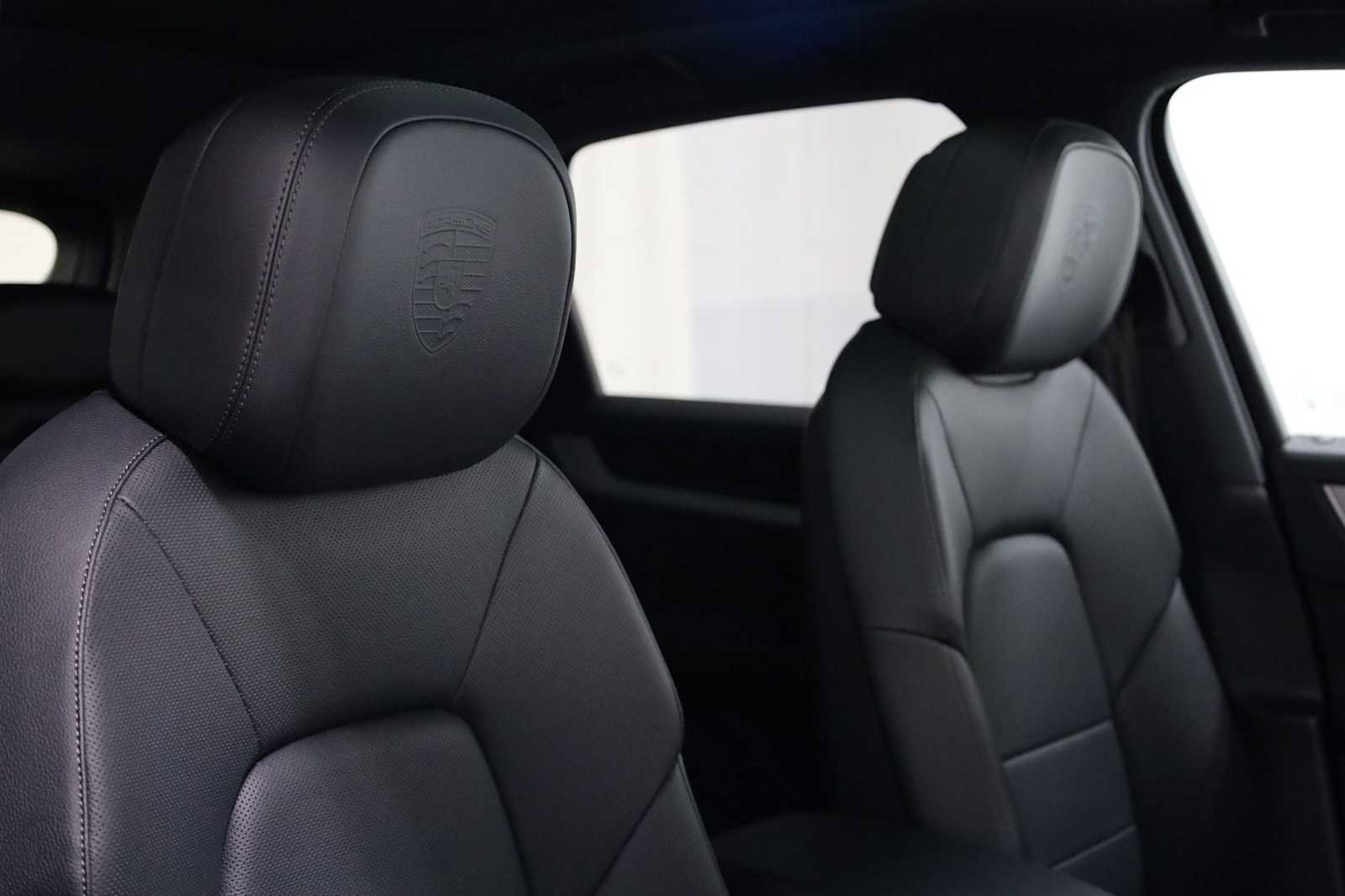 Certified 2025 Porsche Cayenne image 21