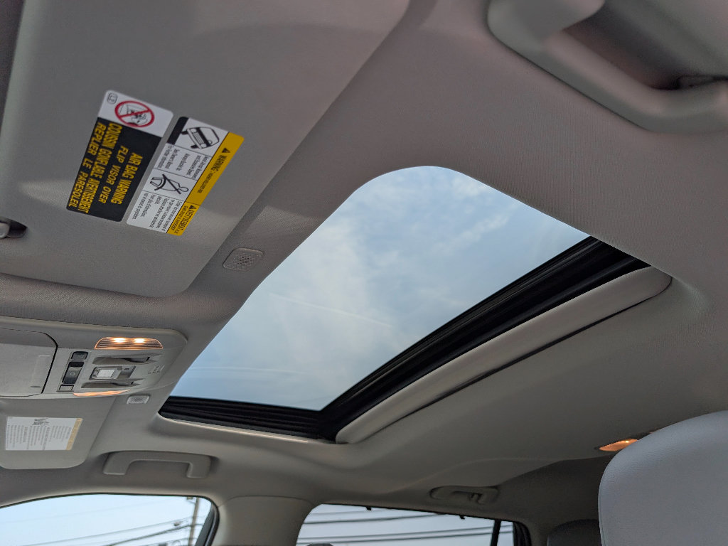 Used 2023 Toyota Highlander XLE AWD/4WD image 16