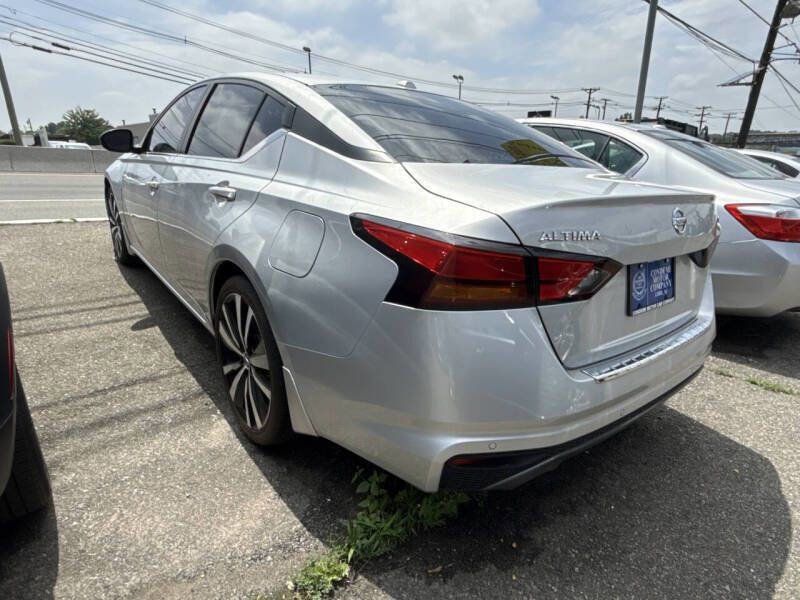 Used 2021 Nissan Altima 2.5 SR w/ SR Premium Package image 2