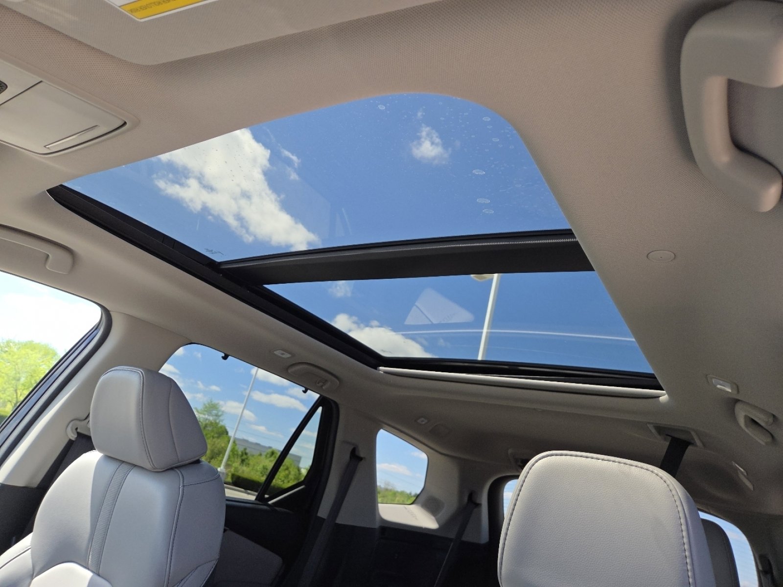 Used 2025 Honda Pilot Touring image 4