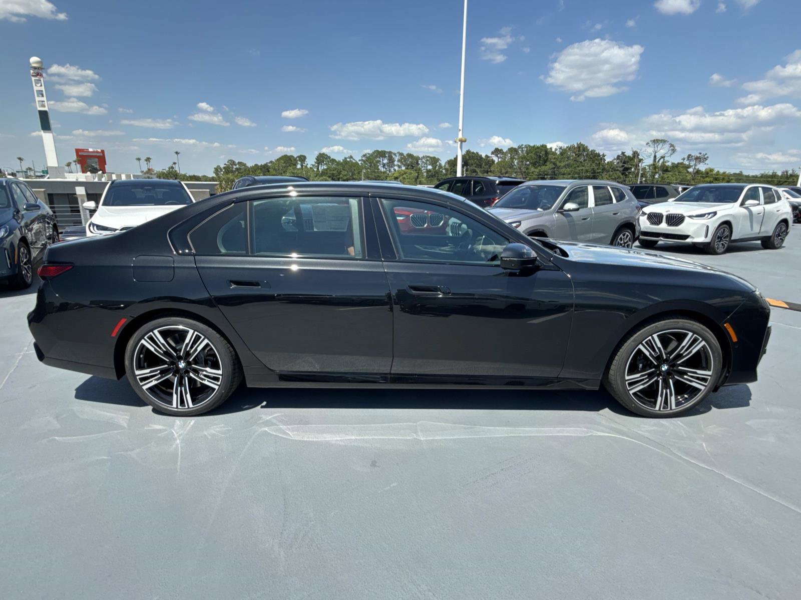 New 2026 BMW 760i xDrive w/ Luxury Rear Seating Package AWD/4WD image 2