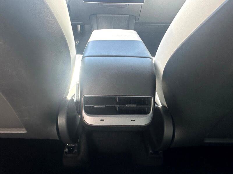 Used 2024 Tesla Model Y Long Range image 21