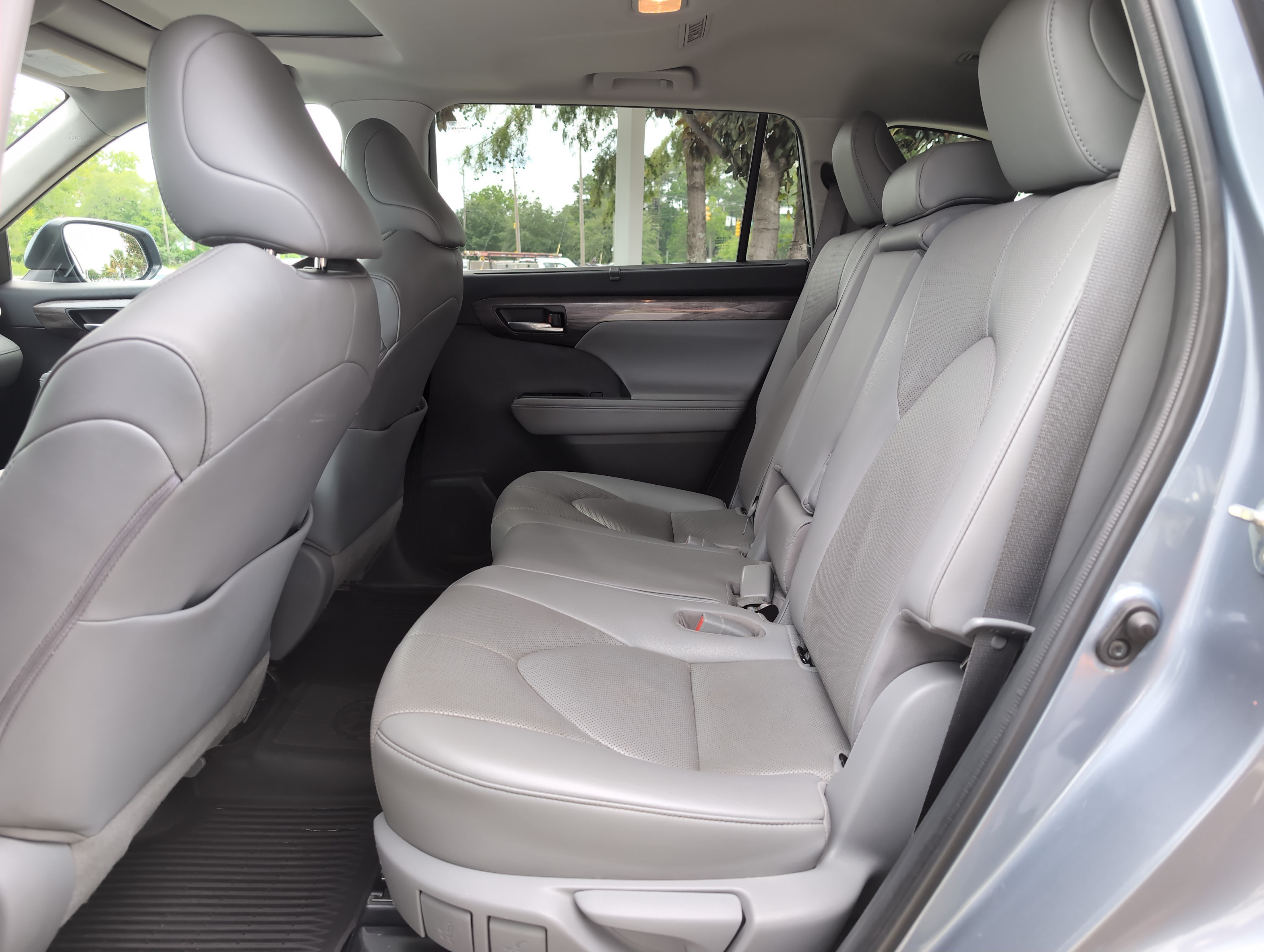 Used 2020 Toyota Highlander Limited FWD image 31