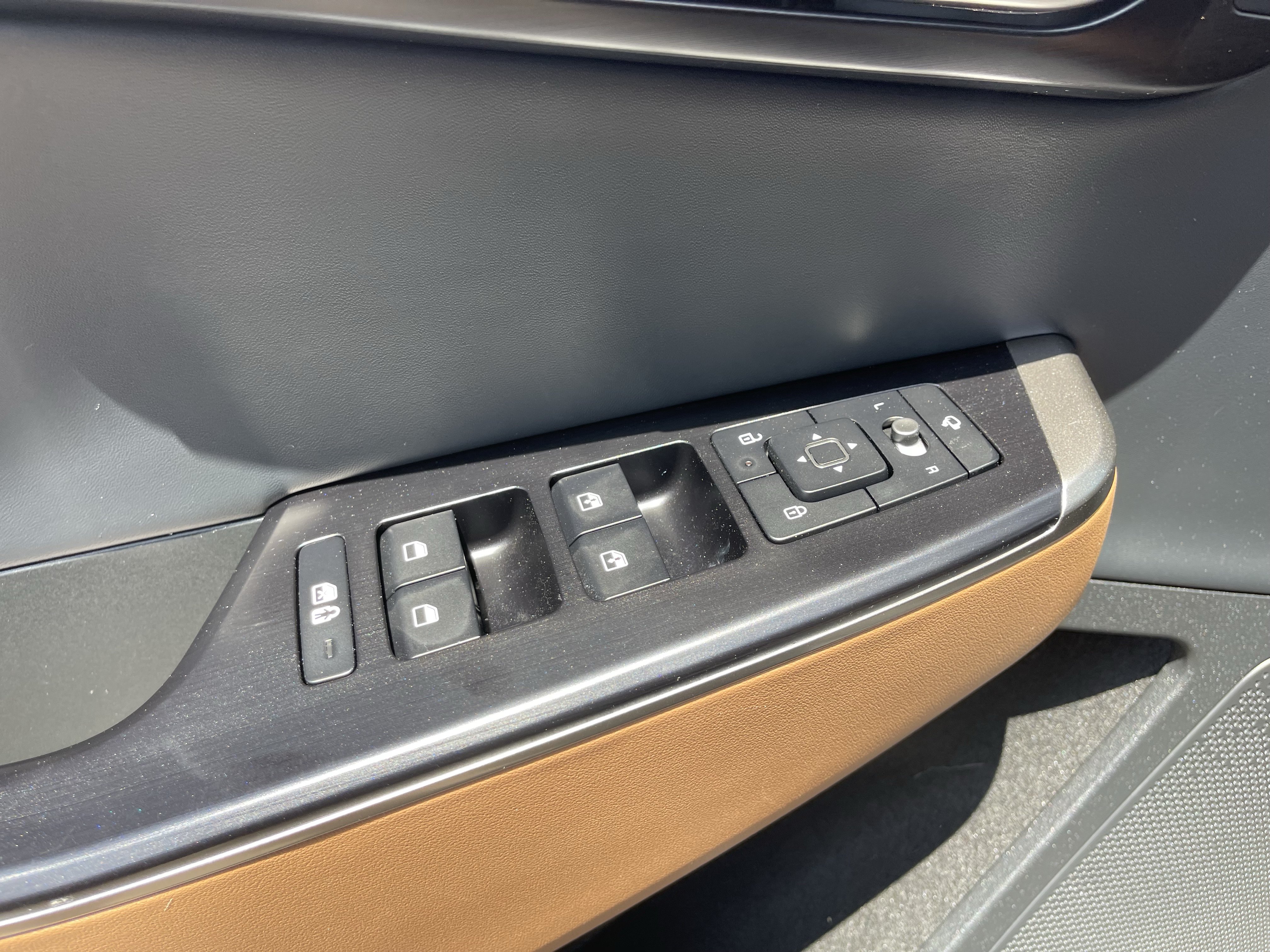 Certified 2025 Kia EV6 Wind RWD image 20