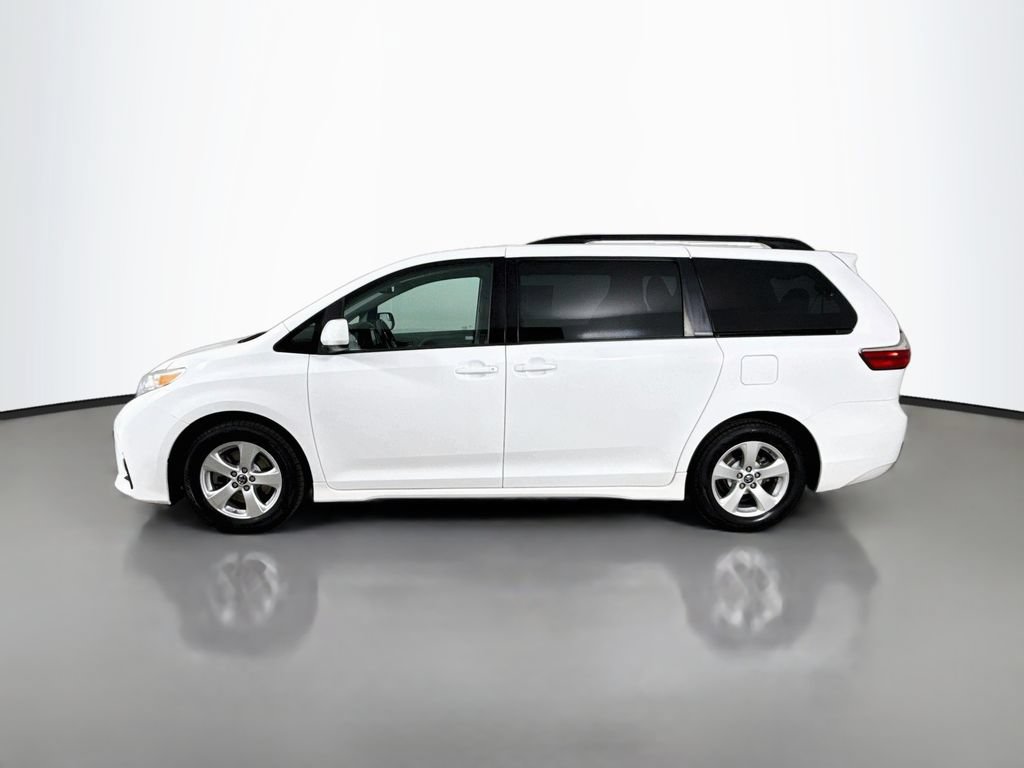 Certified 2018 Toyota Sienna LE FWD image 4