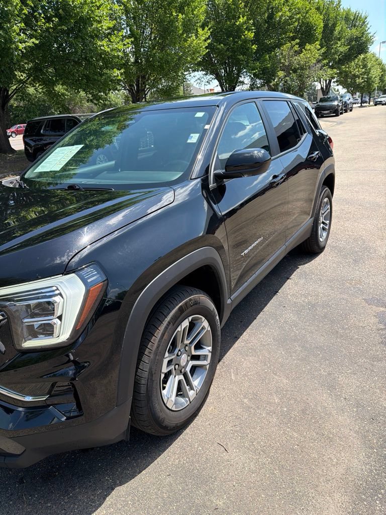 Used 2025 GMC Terrain Elevation AWD/4WD image 2