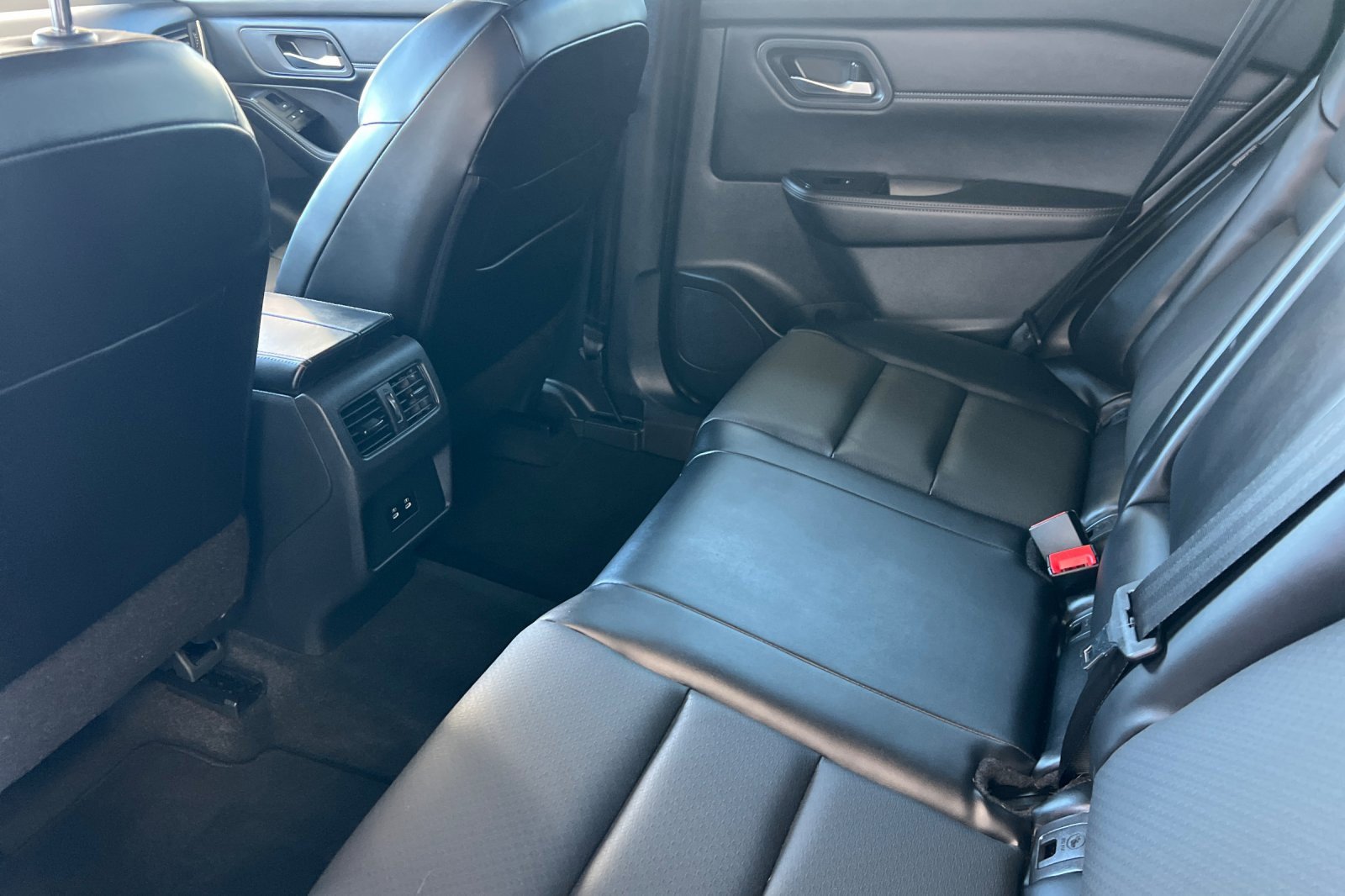 Used 2024 Nissan Rogue SV w/ SV Premium Package image 9