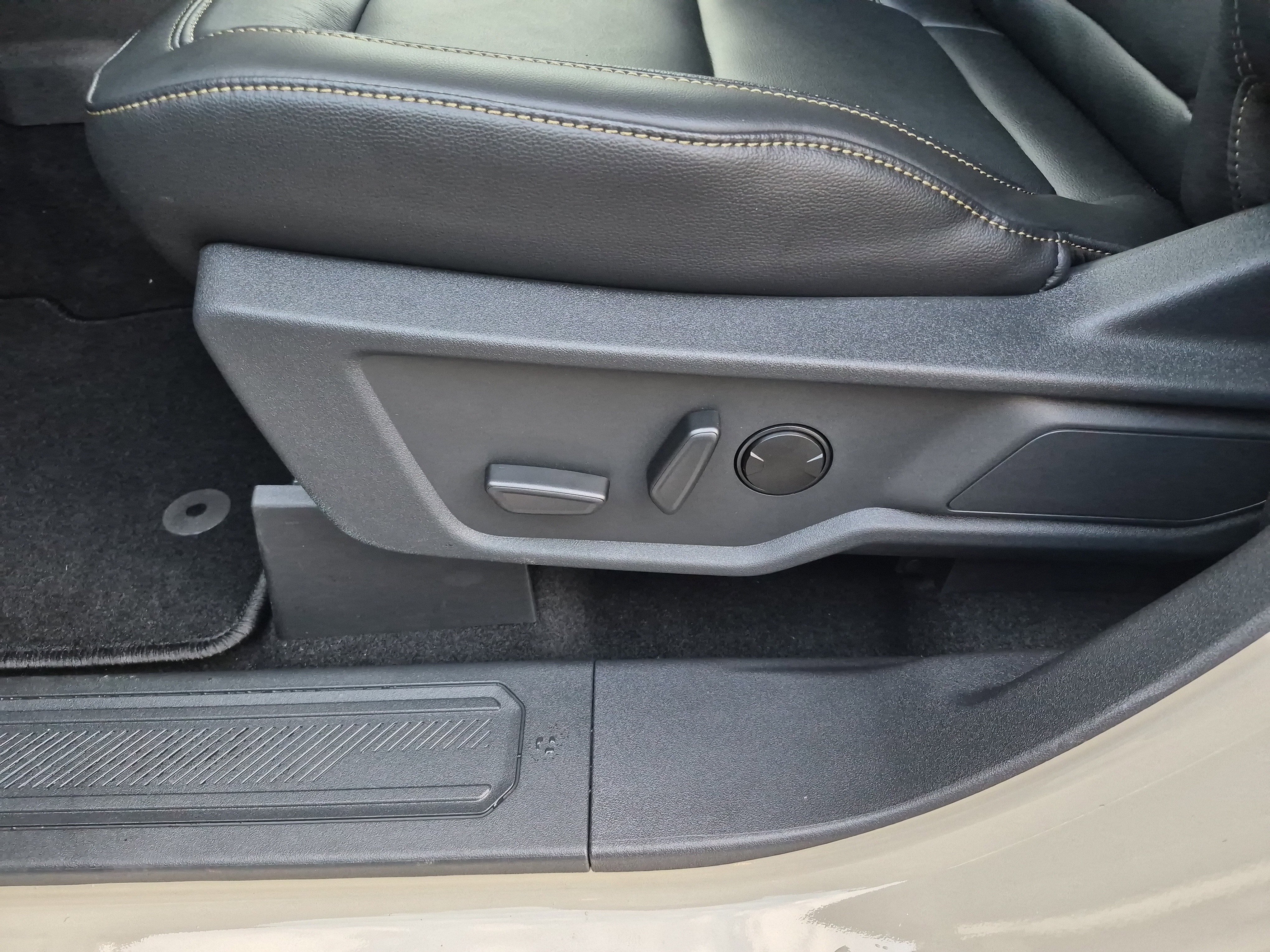 New 2025 Ford Bronco Badlands image 11