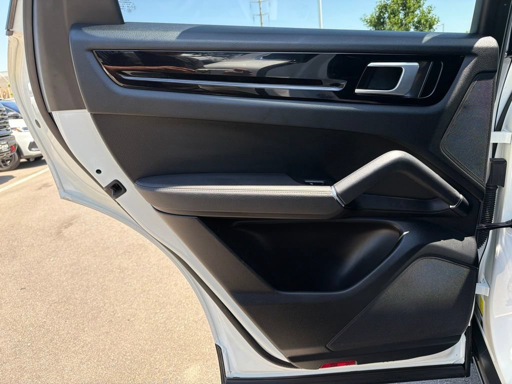 Used 2020 Porsche Cayenne AWD/4WD image 17