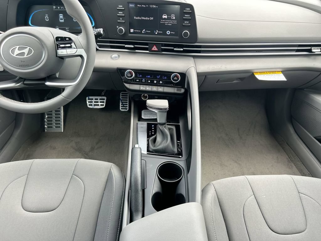 New 2026 Hyundai Elantra Sport FWD image 17