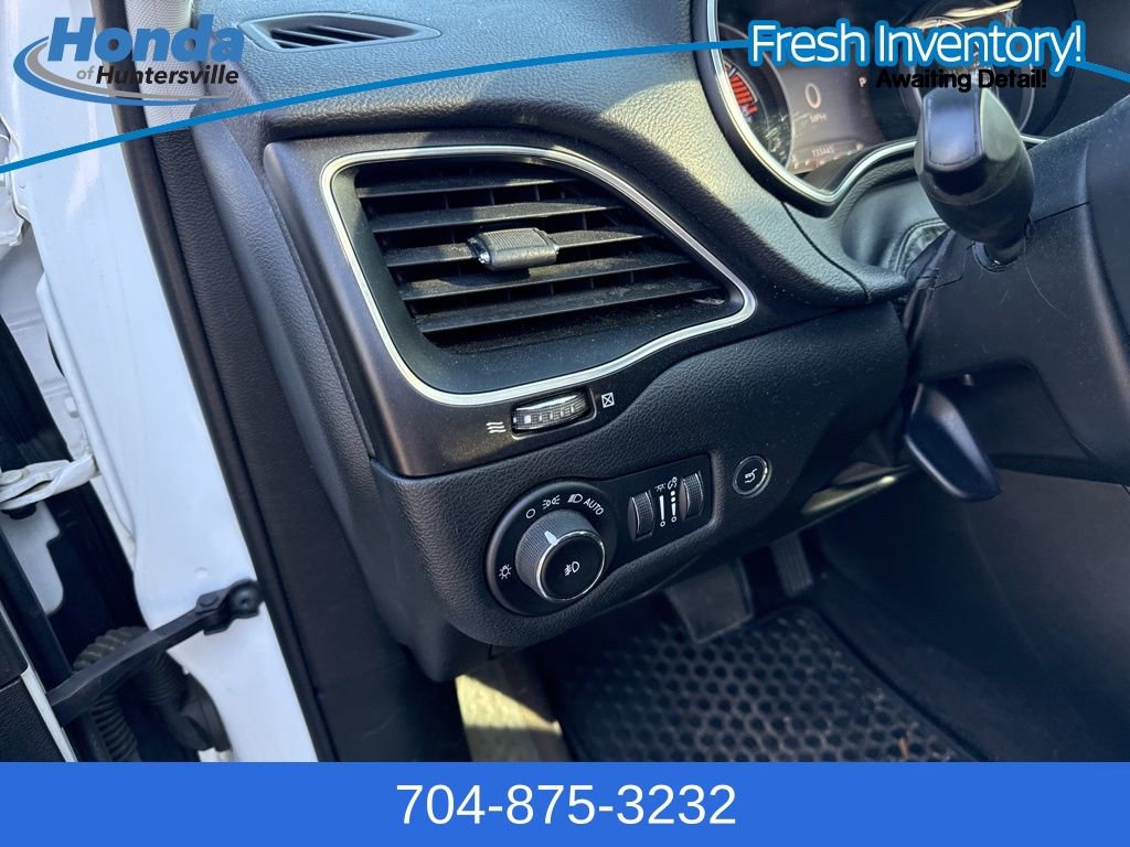 Used 2019 Jeep Cherokee Trailhawk image 21