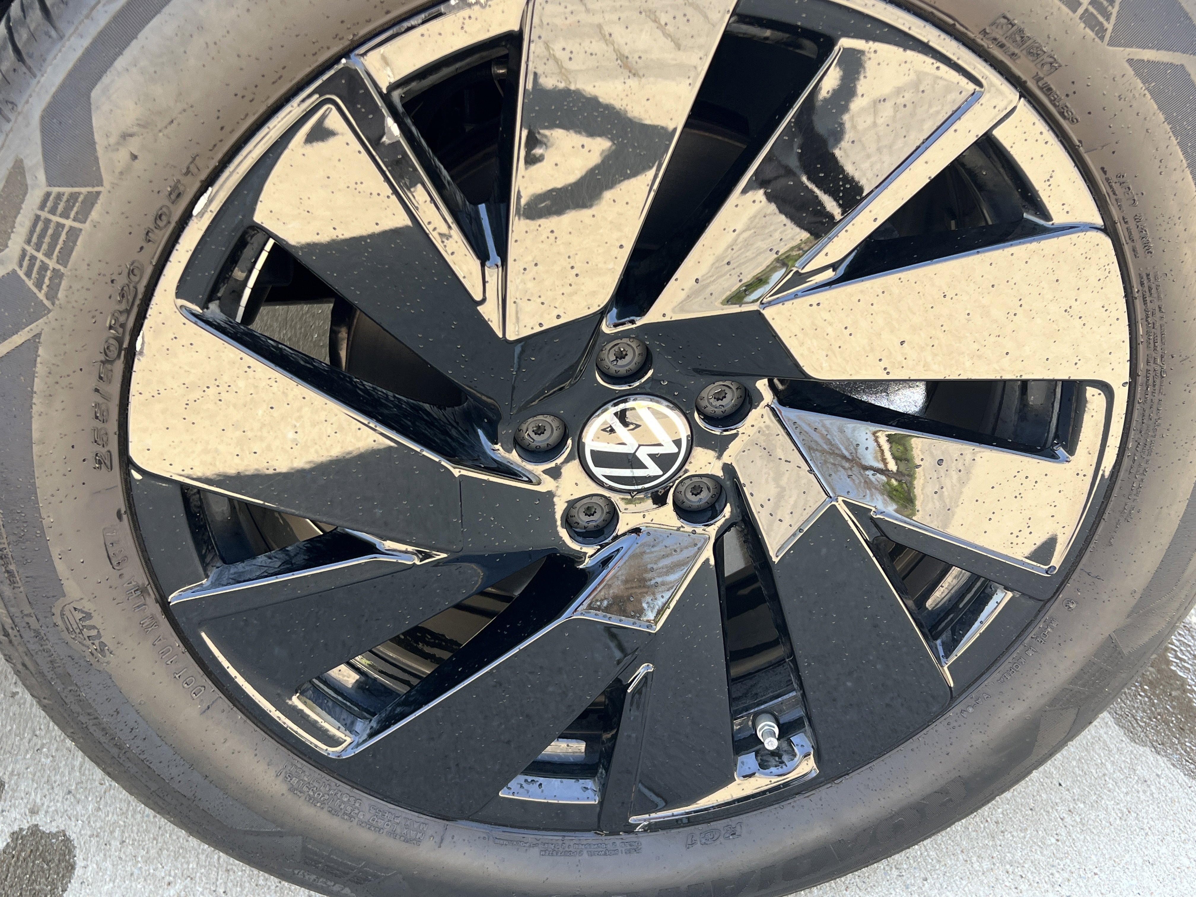 Certified 2025 Volkswagen Atlas Cross Sport SE w/ Panoramic Sunroof Package FWD image 12