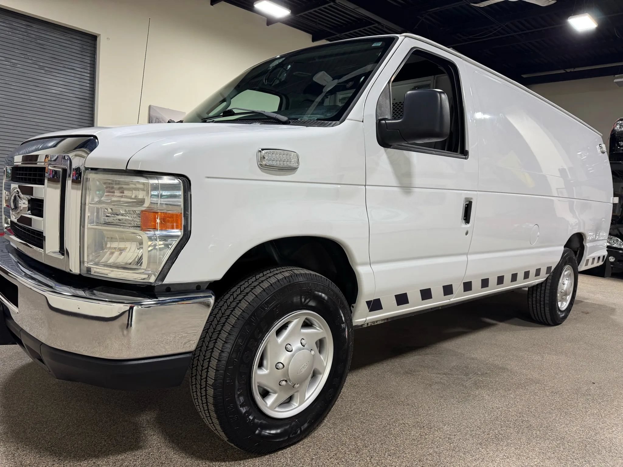 Used 2012 Ford E-350 and Econoline 350 Extended Super Duty w/ PWR Group RWD image 11
