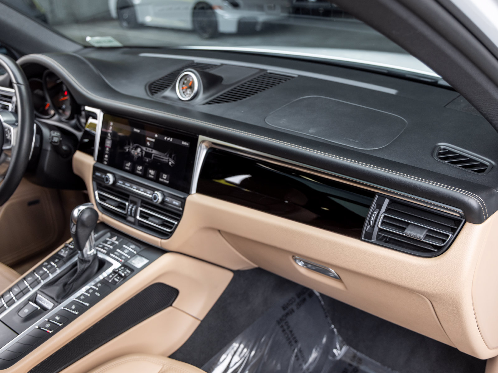 Certified 2021 Porsche Macan AWD/4WD image 66