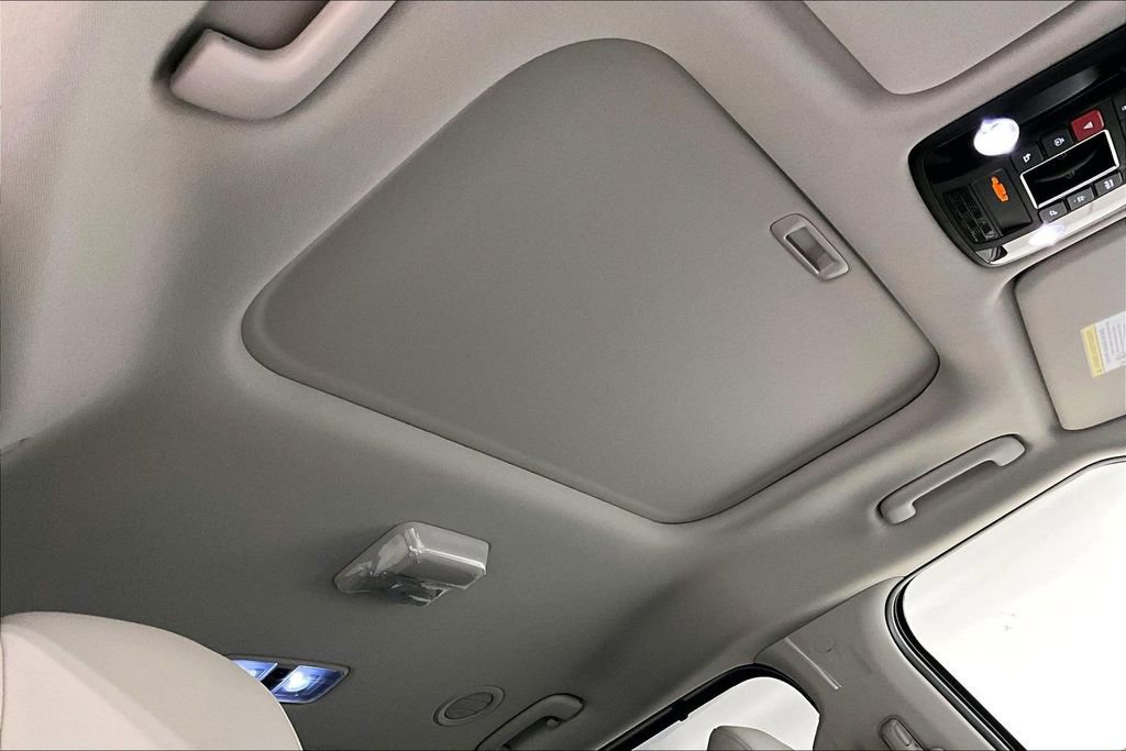 New 2026 Kia Carnival SX w/ SX Dark Edition Package FWD image 24