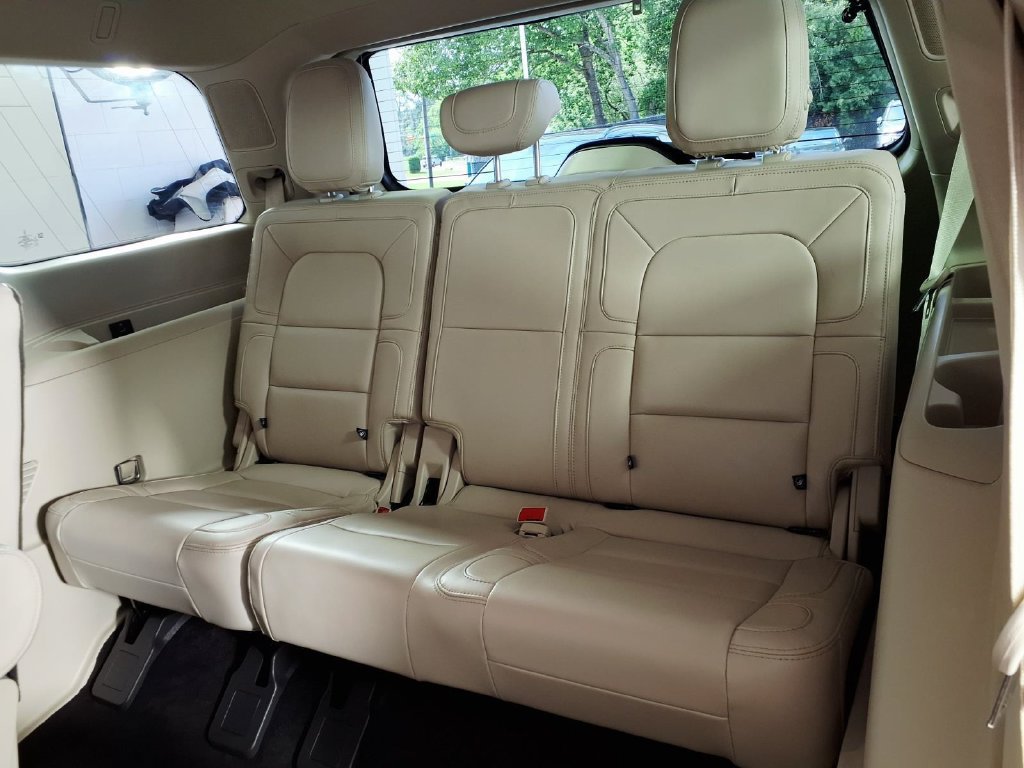 Used 2021 Lincoln Navigator Reserve w/ Luxury Package RWD image 9